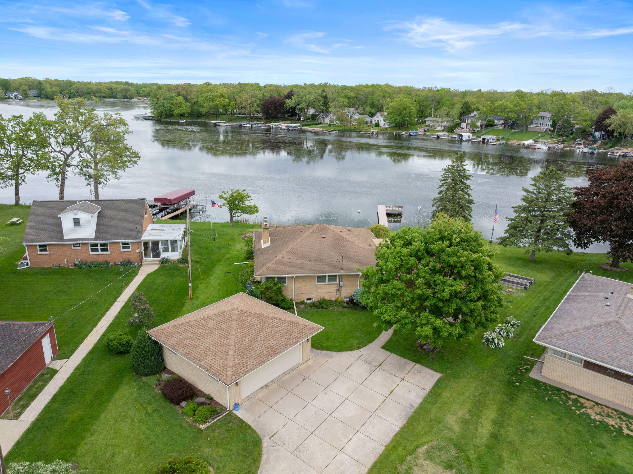 Property Photo:  5743 Island View Ct  WI 53185 