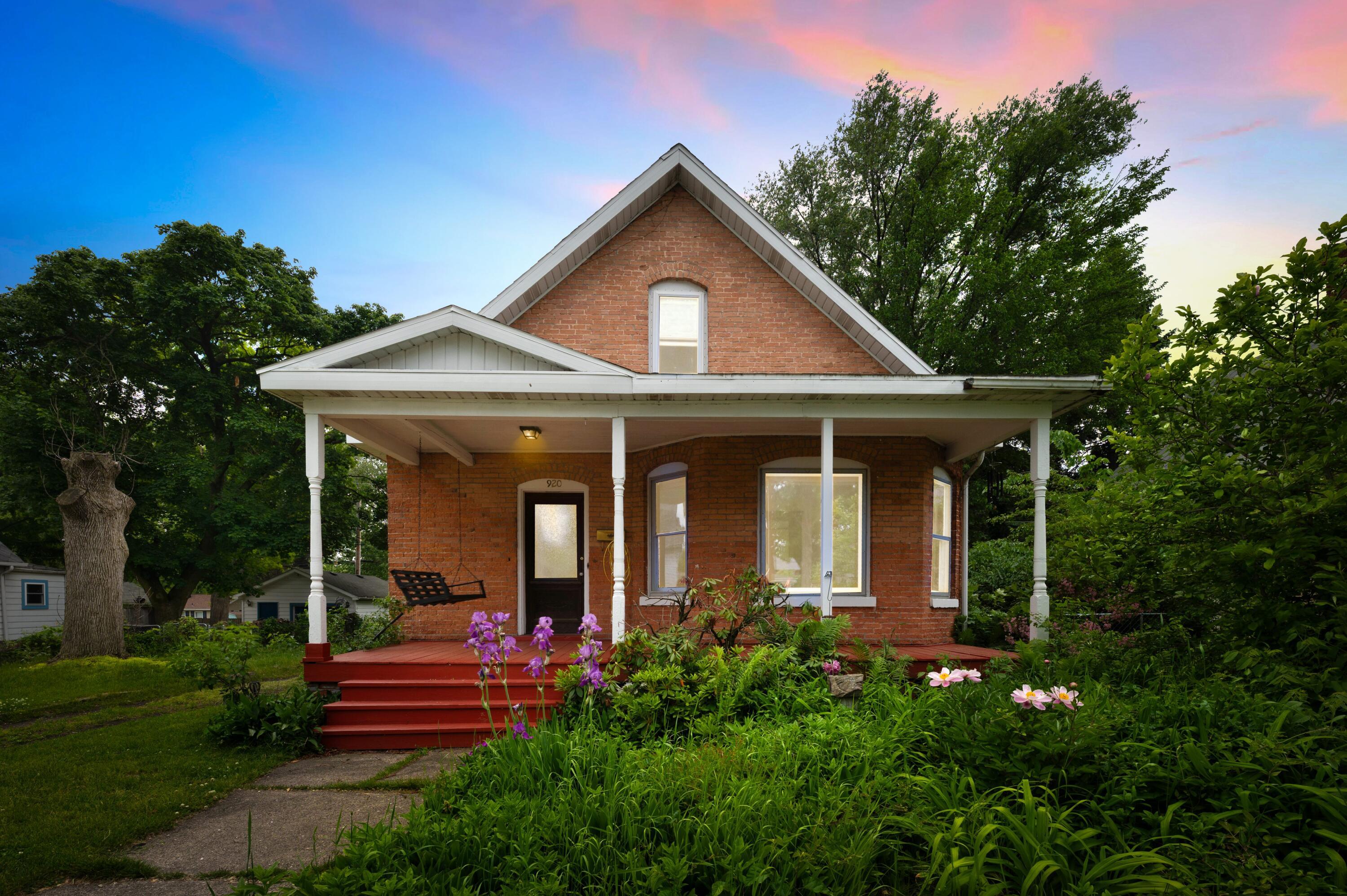 Property Photo:  920 Wisconsin Avenue  MI 49085 