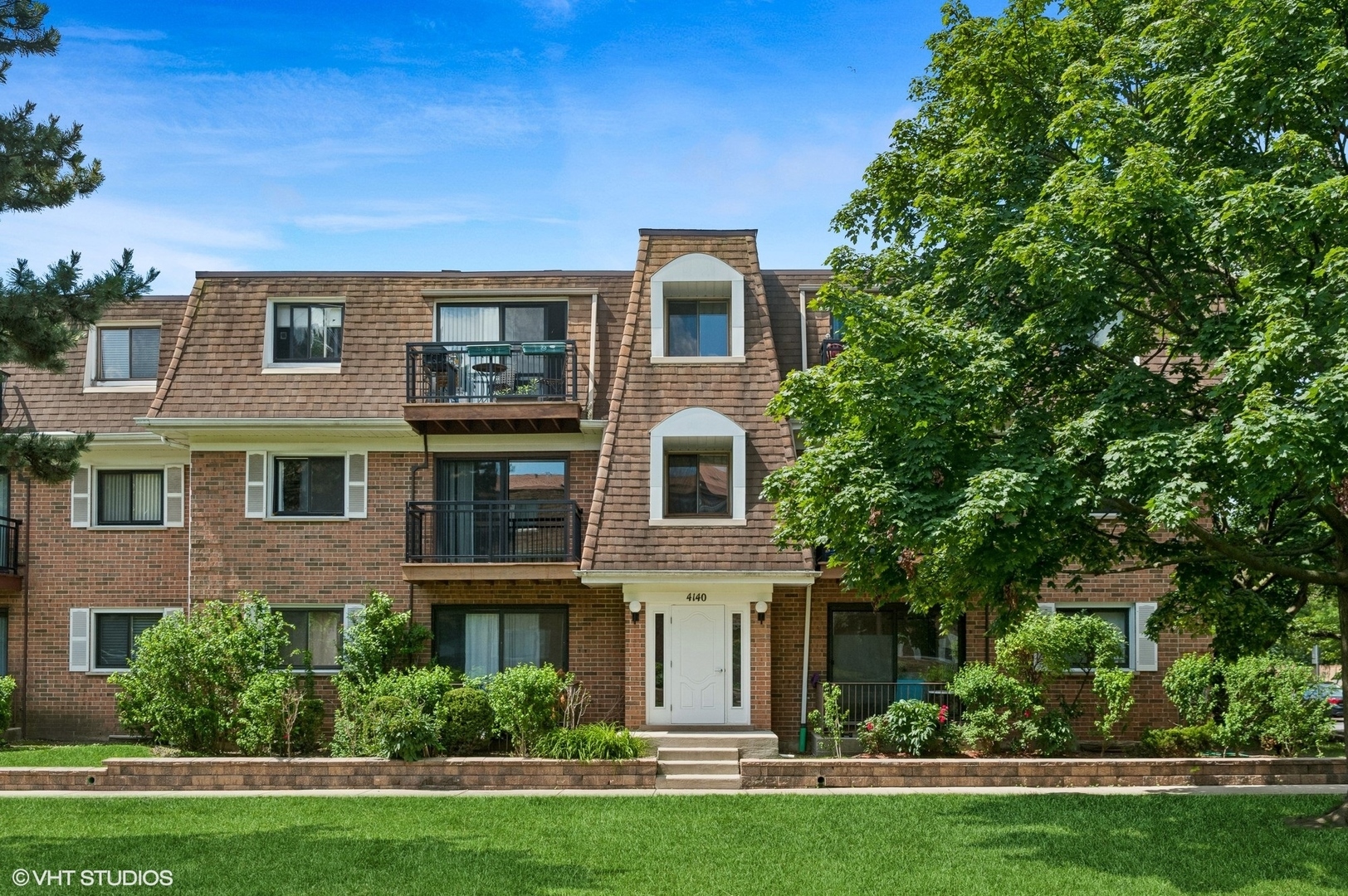 Property Photo: 4140 Cove Lane B IL 60025