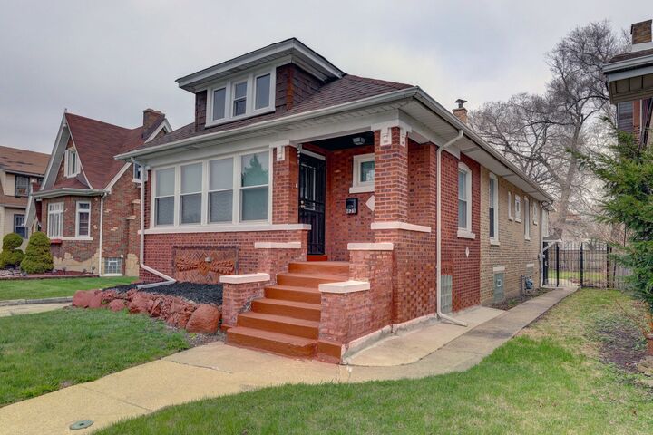 Property Photo:  1825 S 8th Avenue  IL 60153 