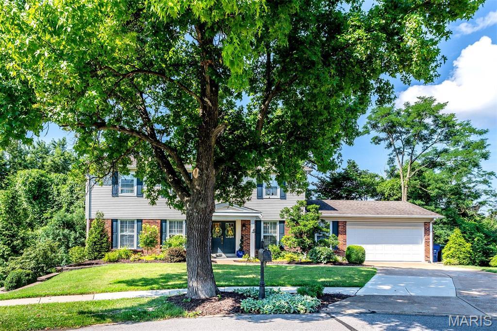 2211 Viewroyal Drive  Des Peres MO 63131 photo