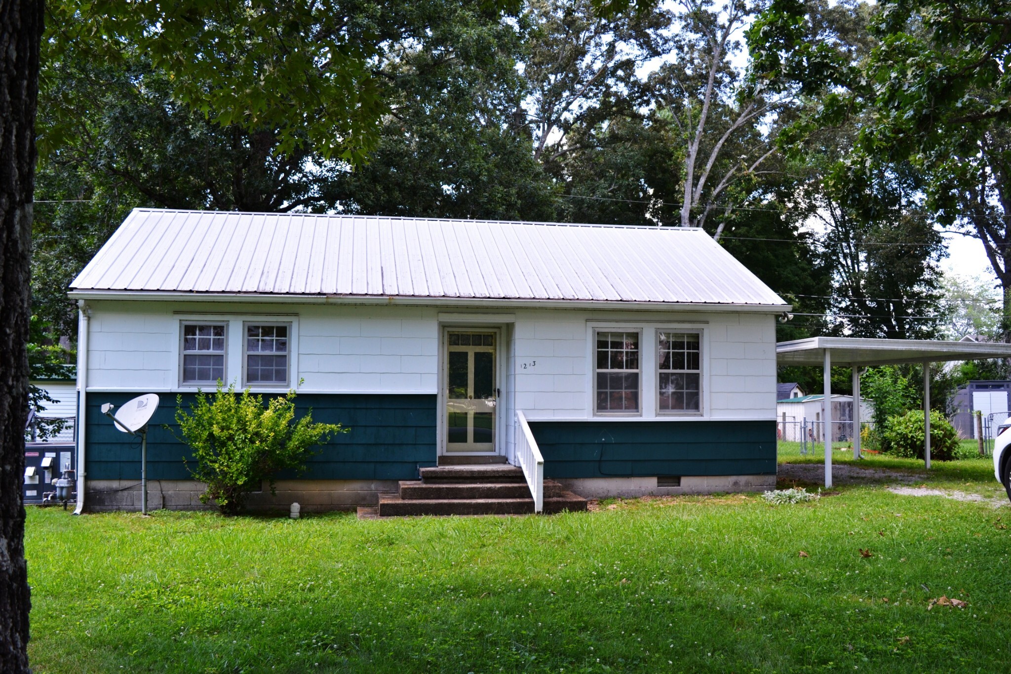 Property Photo: 1203 Woodland Dr TN 37355