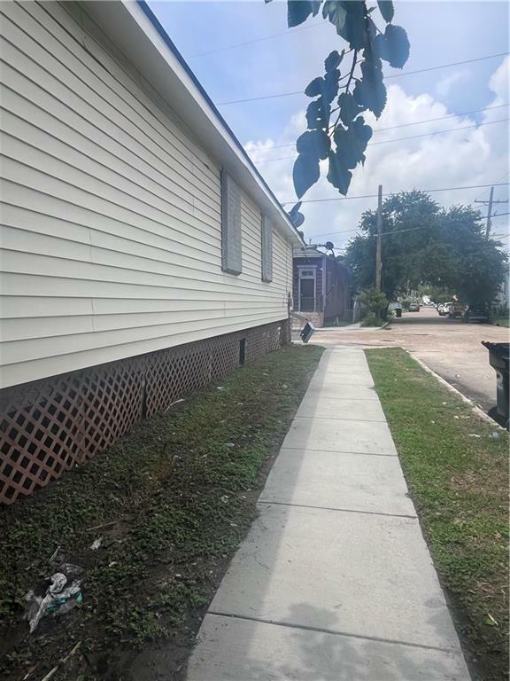 Property Photo:  2237 Harmony Street  LA 70115 