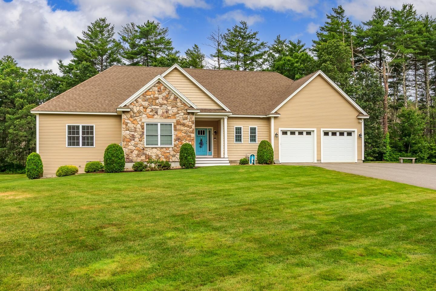 Property Photo: 3 Putnam Farm Road NH 03079