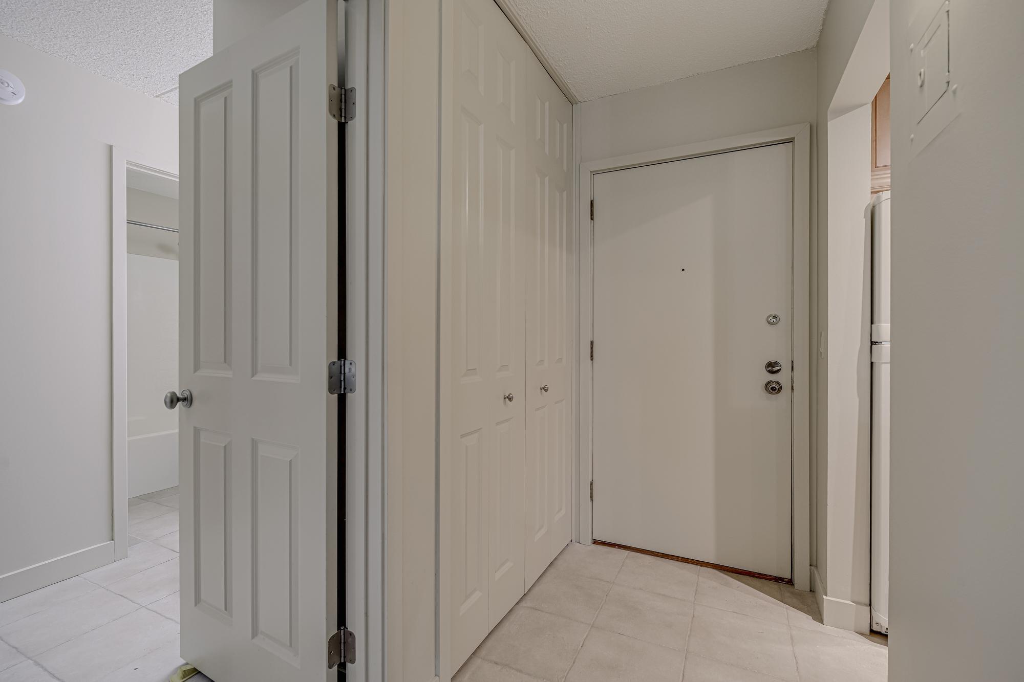 Property Photo:  10521 Cedar Lake Road 208  MN 55305 