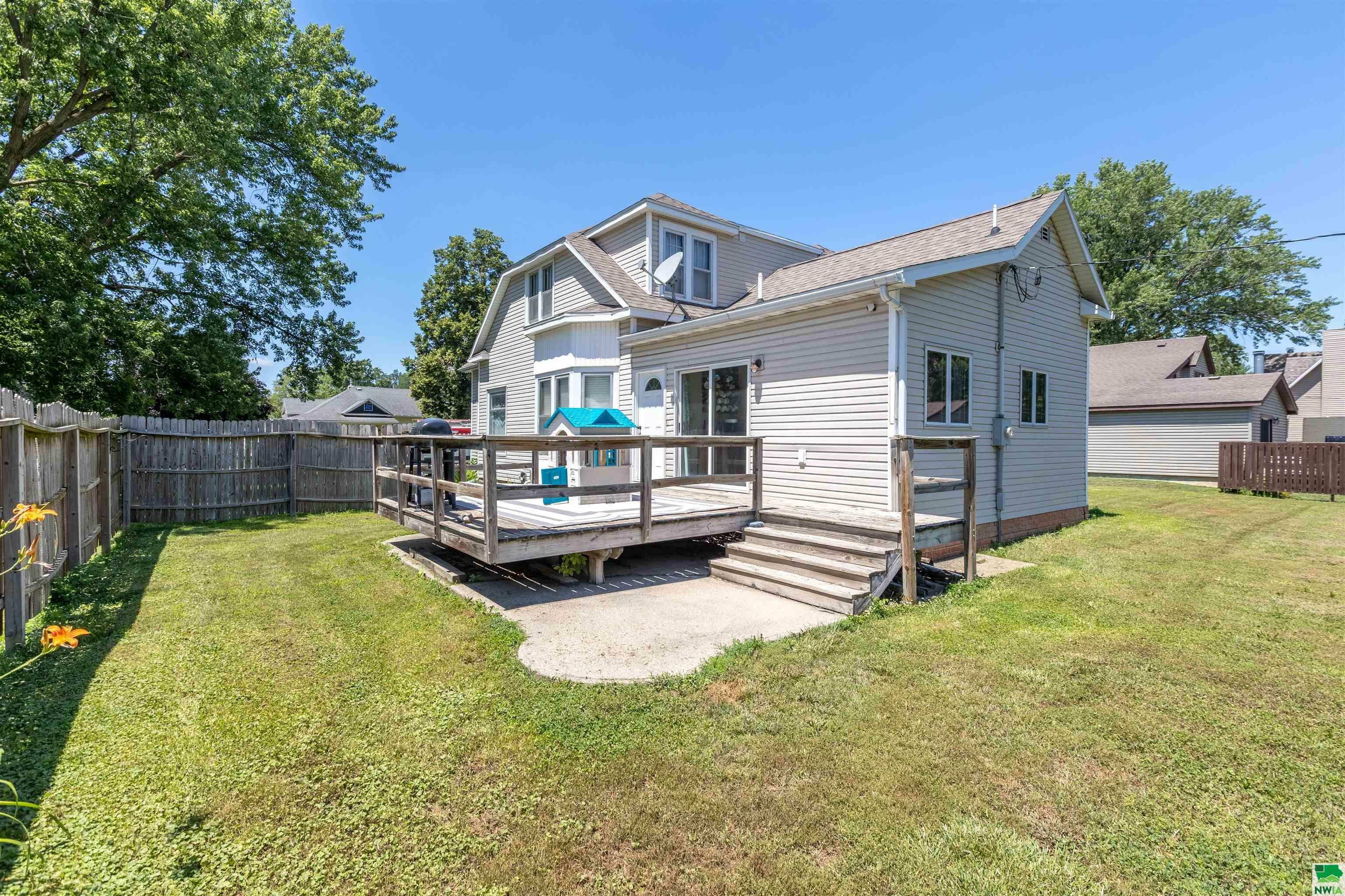 Property Photo: 818 Evans St IA 51055