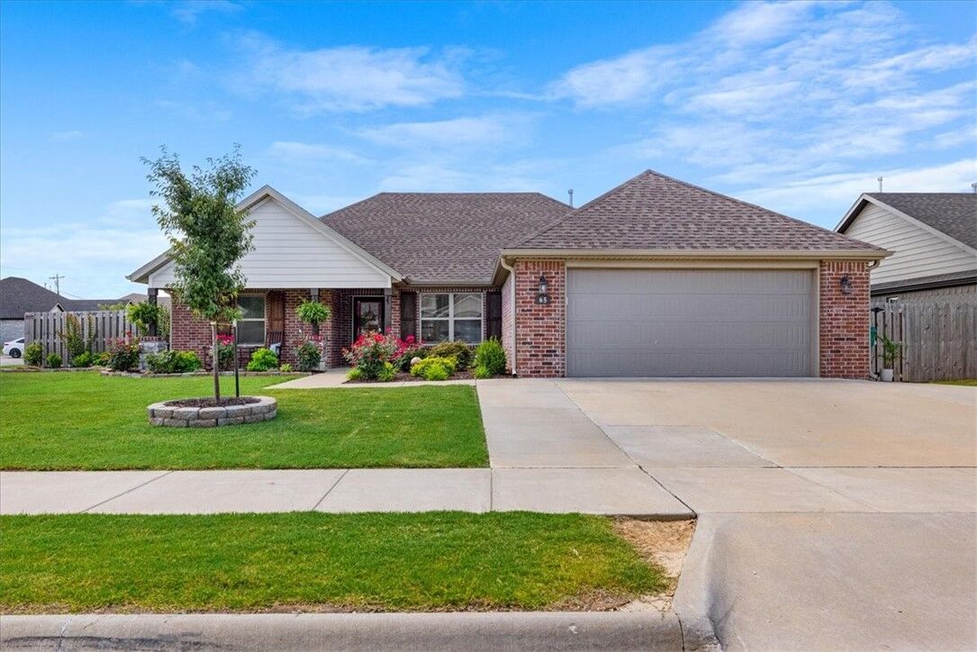 Property Photo: 65 E Loveland Loop AR 72730