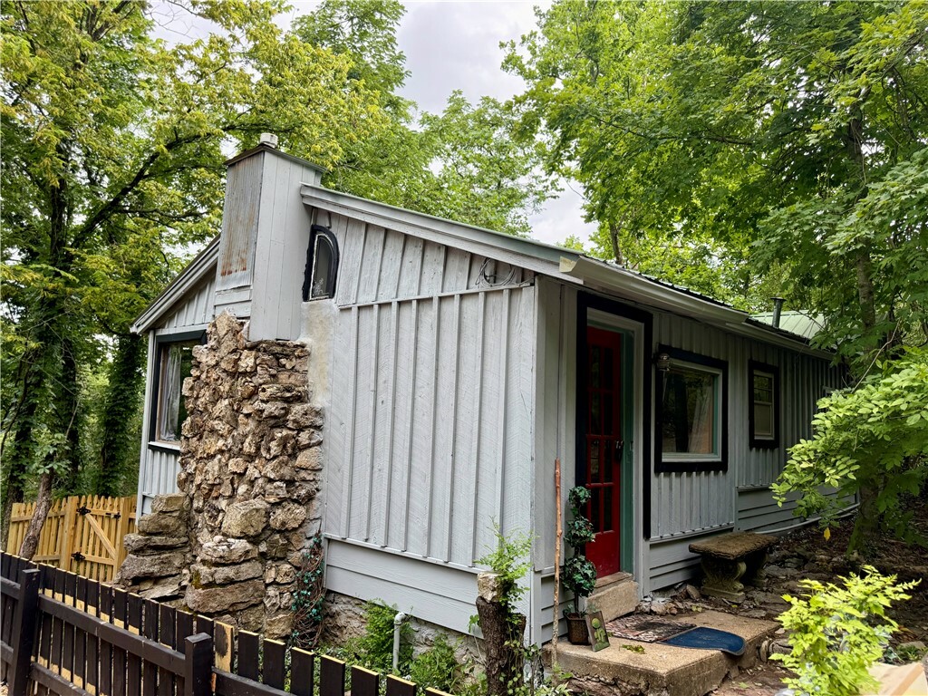 Property Photo: 16 Nut Street AR 72632