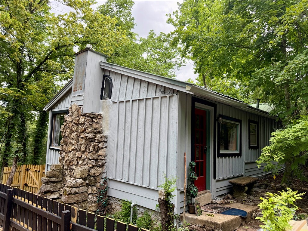 Property Photo: 16 Nut Street AR 72632