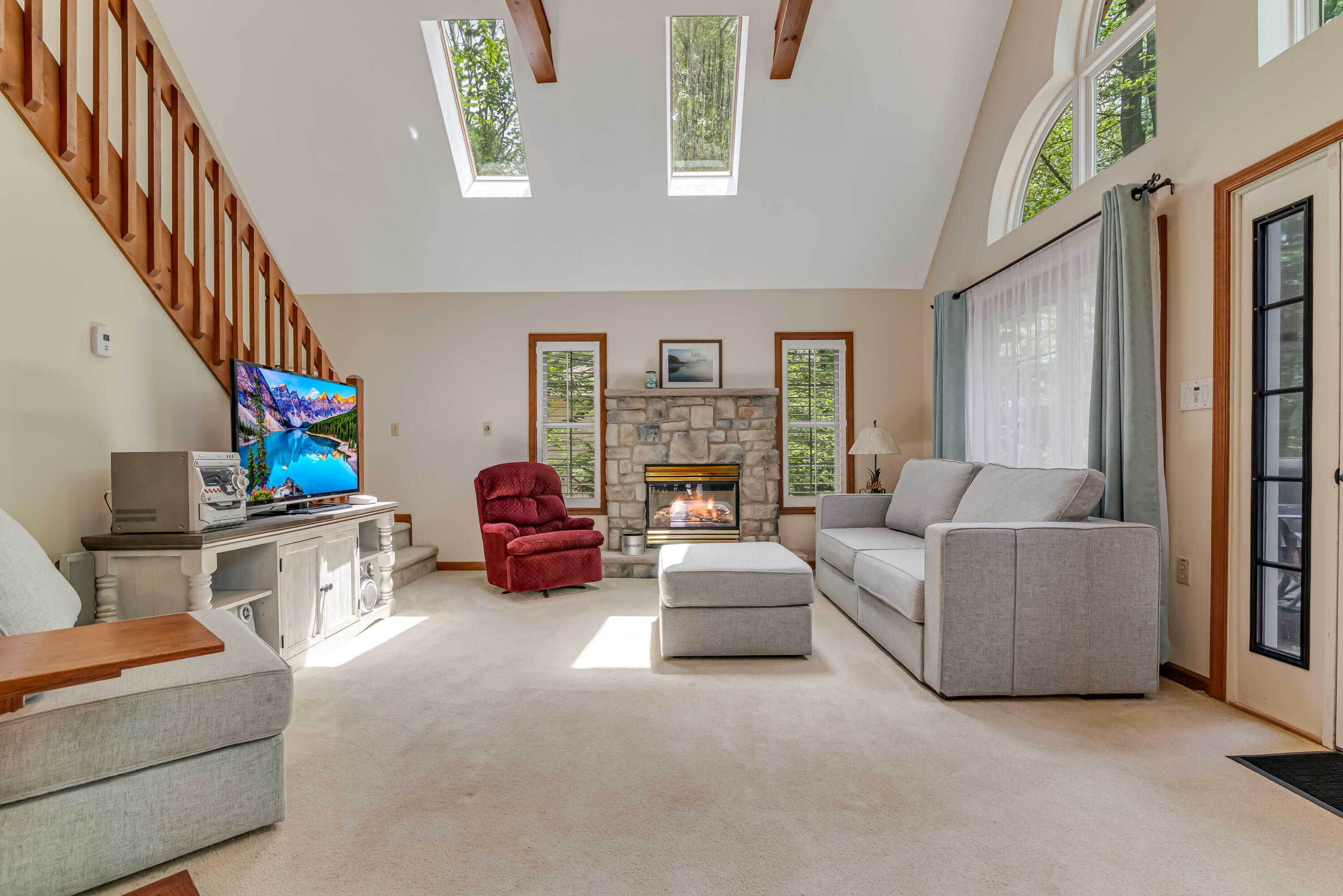 Property Photo: 132 Woodbury Drive PA 18347