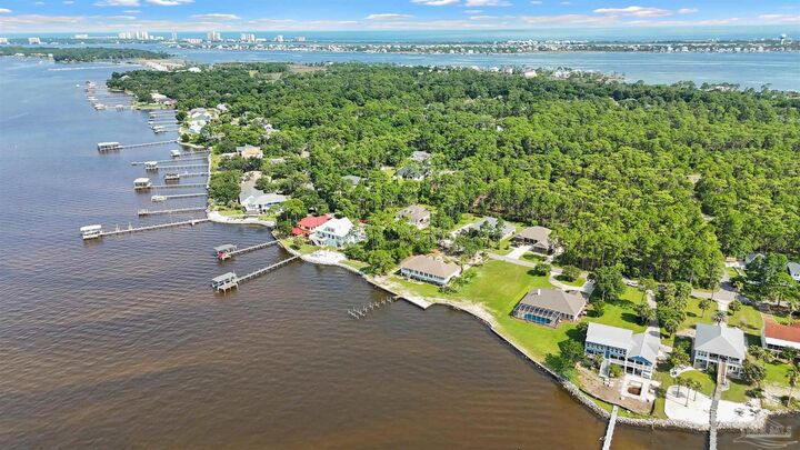 Property Photo:  5450 N Shore Rd  FL 32507 