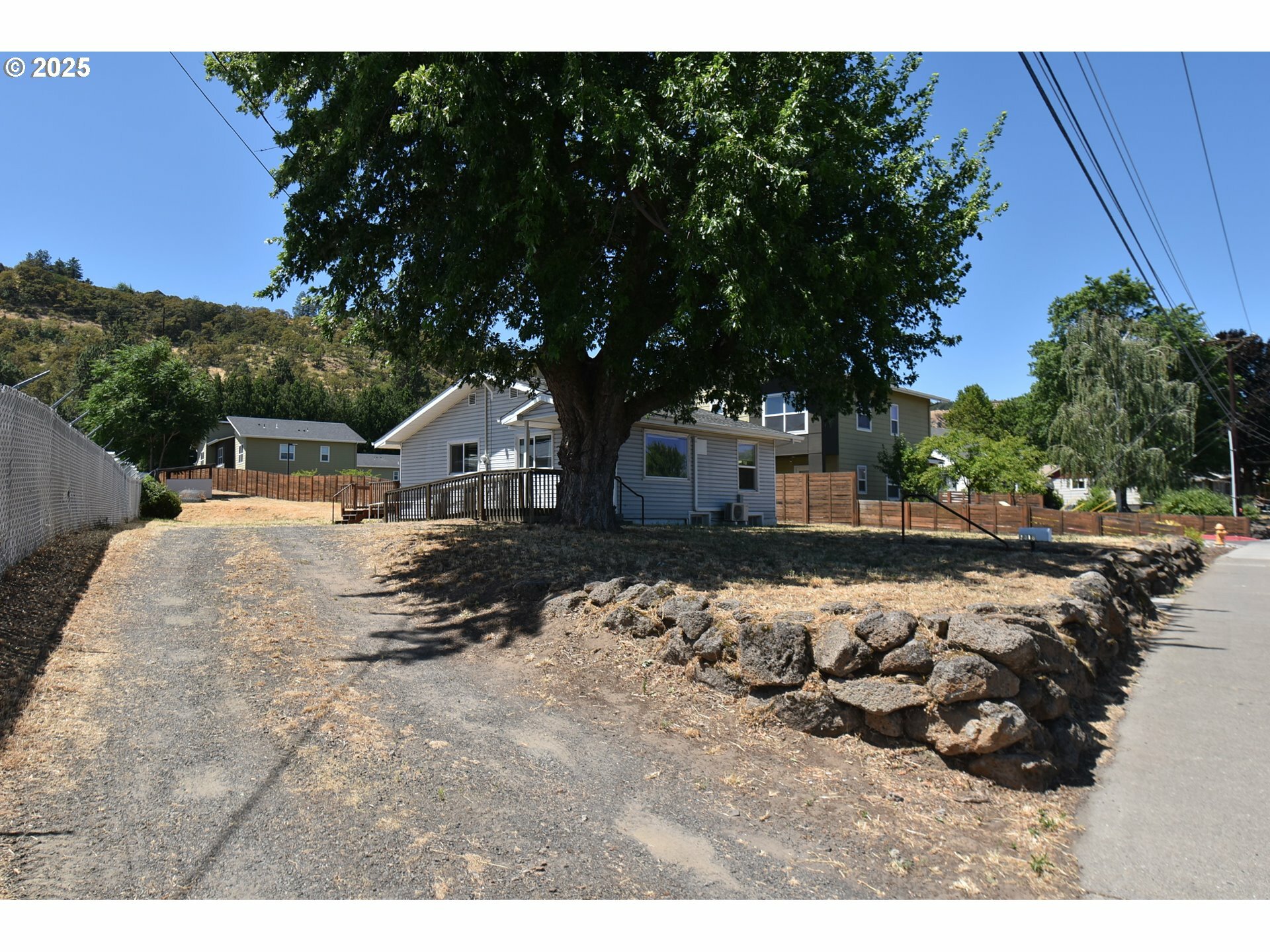1318 W 10th St  The Dalles OR 97058 photo