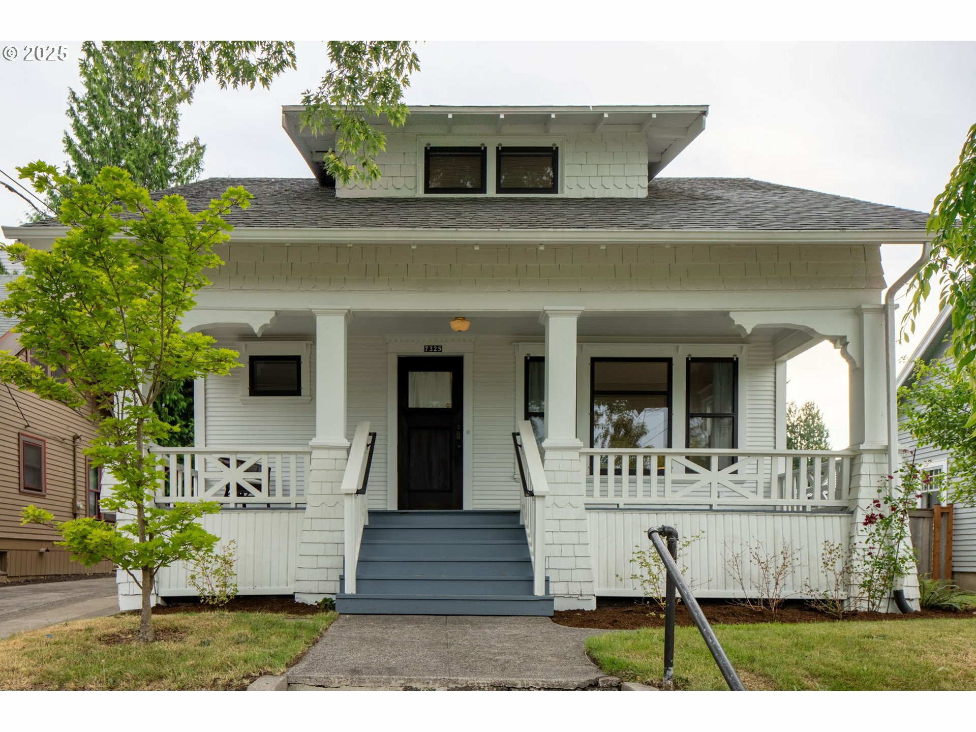 Property Photo:  7325 SE 17th Ave  OR 97202 