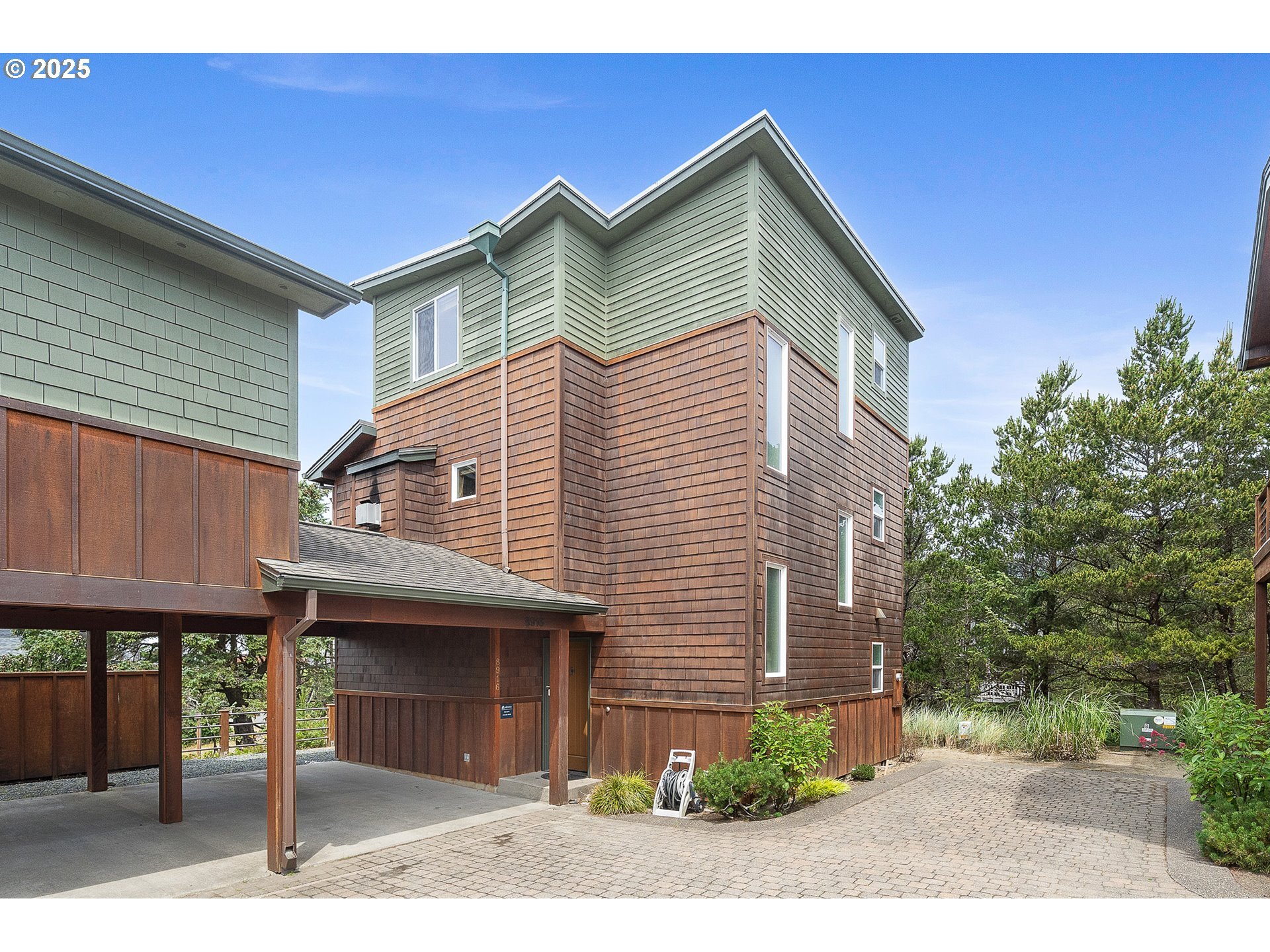 Property Photo: 8916 Pelican Ln 4 OR 97130