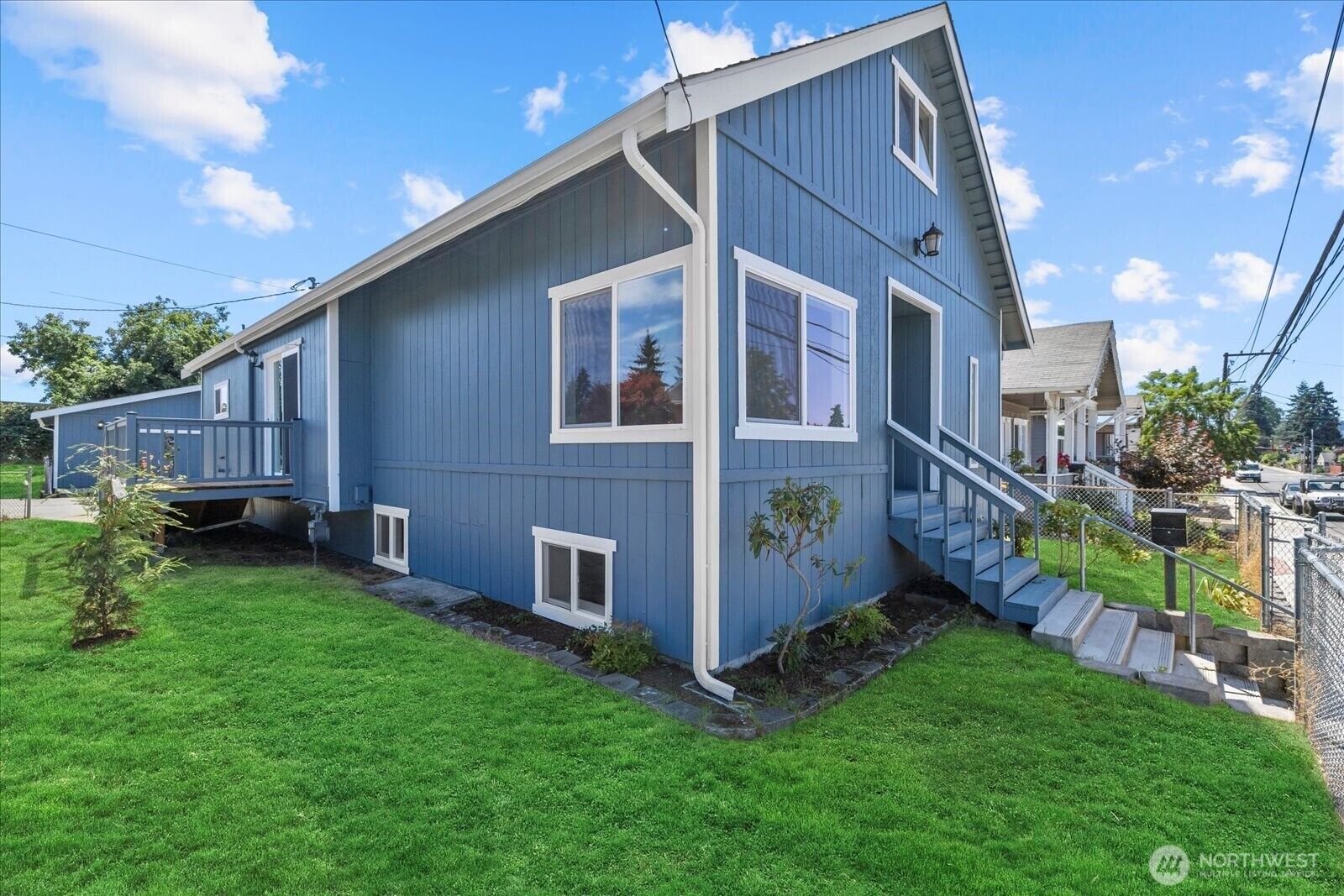 Property Photo: 806 4th Street SE WA 98002