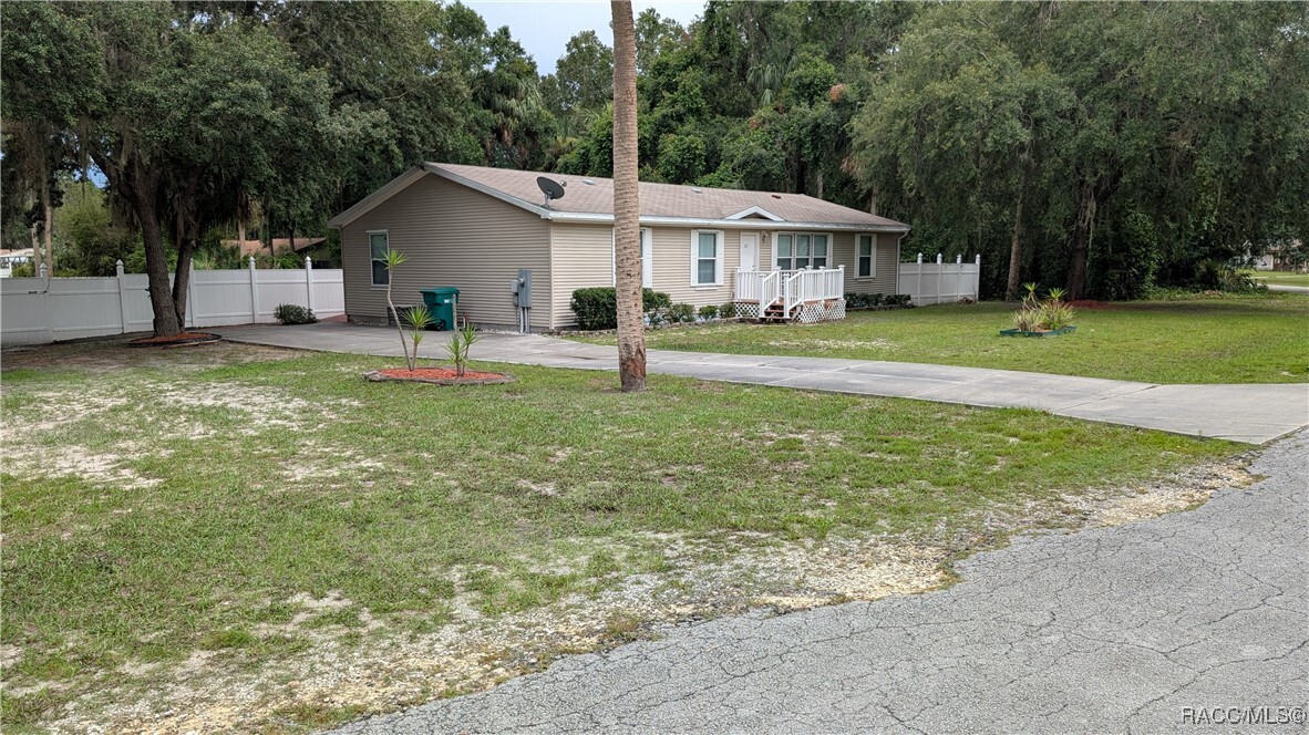 Property Photo: 105 S Camellia Avenue FL 34429