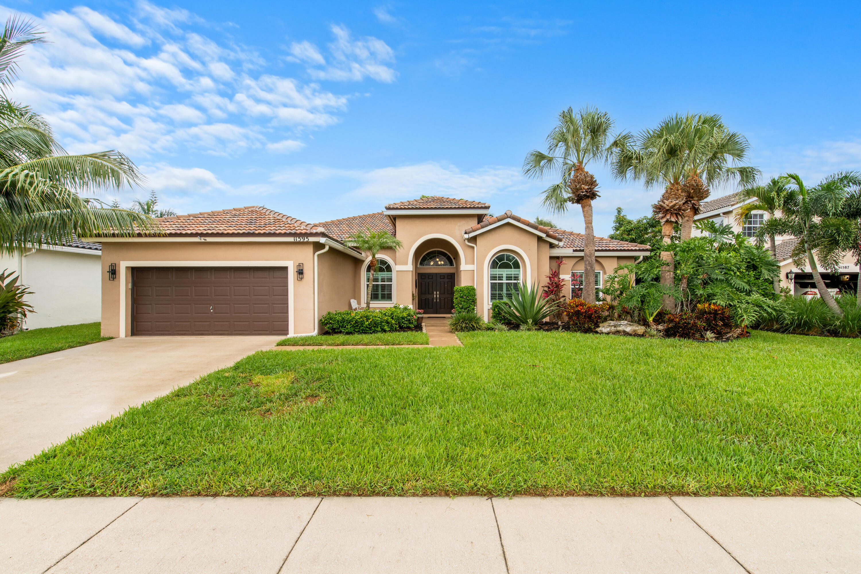 Property Photo:  11595 Waterbend Court  FL 33414 