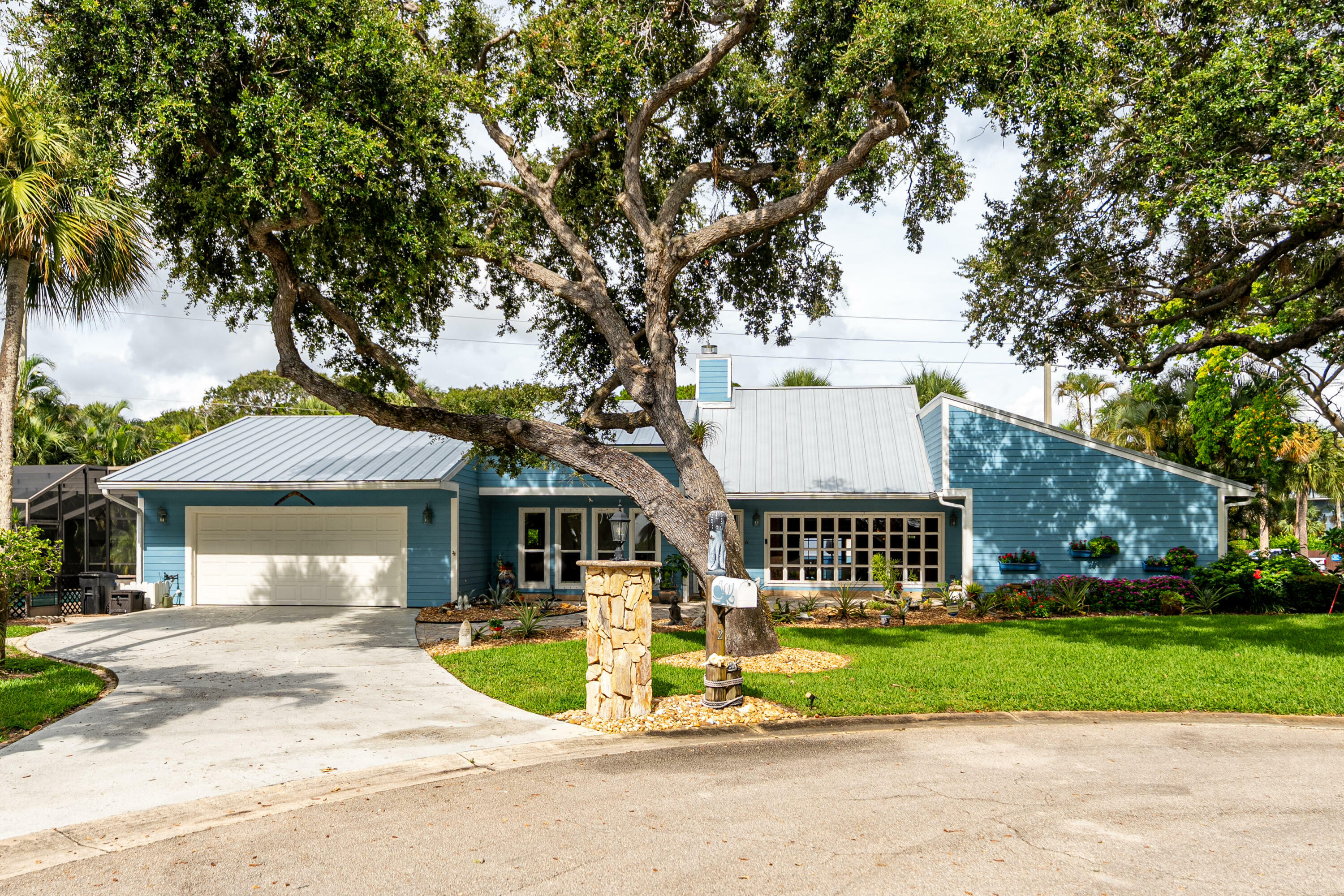 Property Photo: 2 Palm Court FL 34996