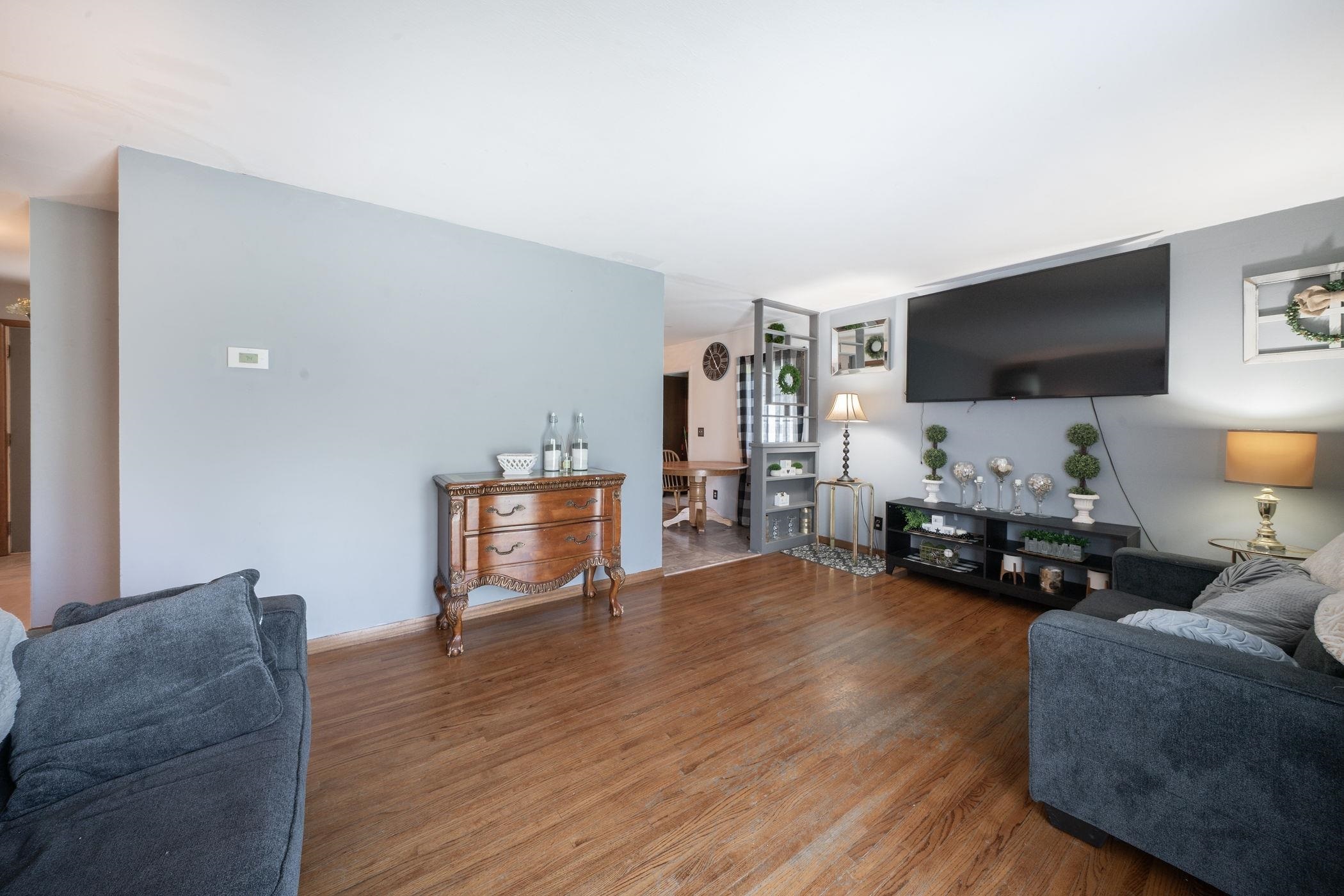 Property Photo: 934 S Broadmoor KS 67207