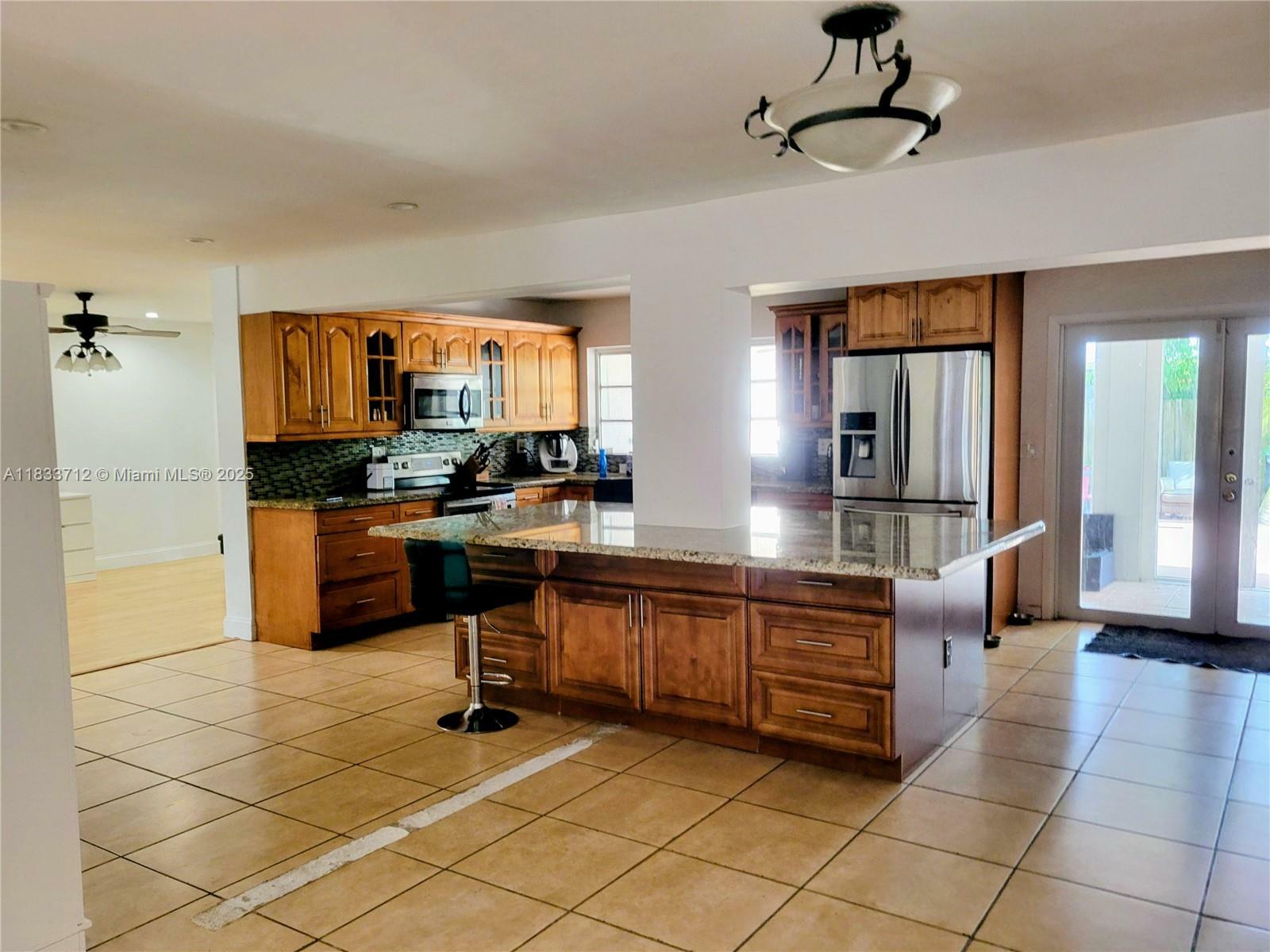 Property Photo:  