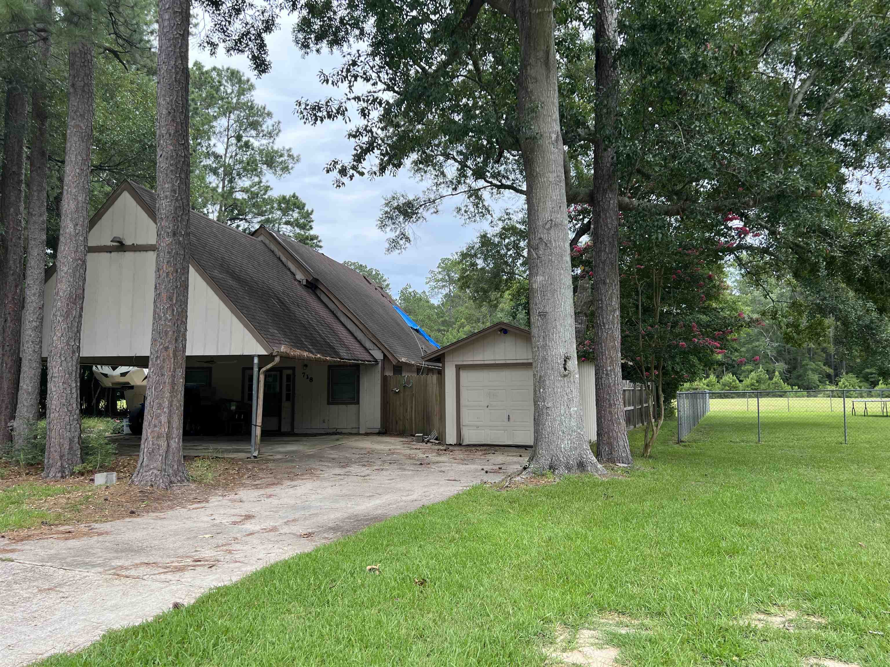 Property Photo: 718 E Wildwood TX 77663