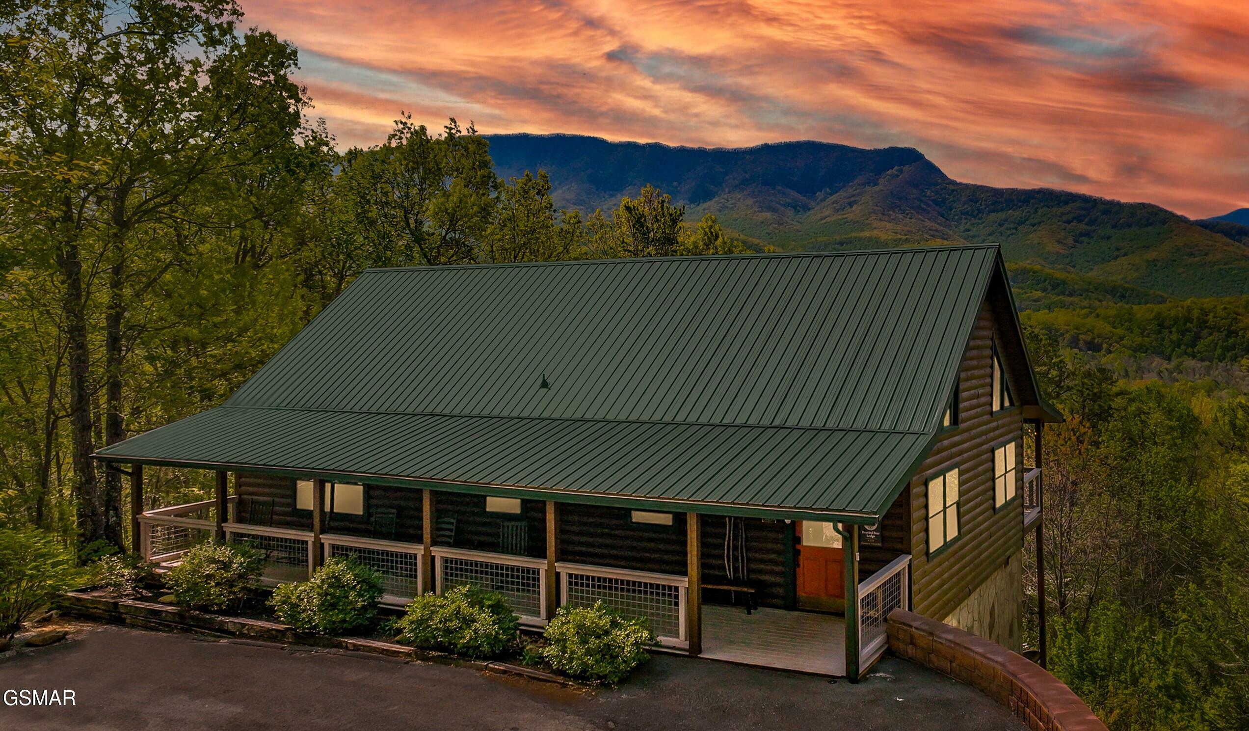 Property Photo: 859 Pinnacle Vista Road TN 37738