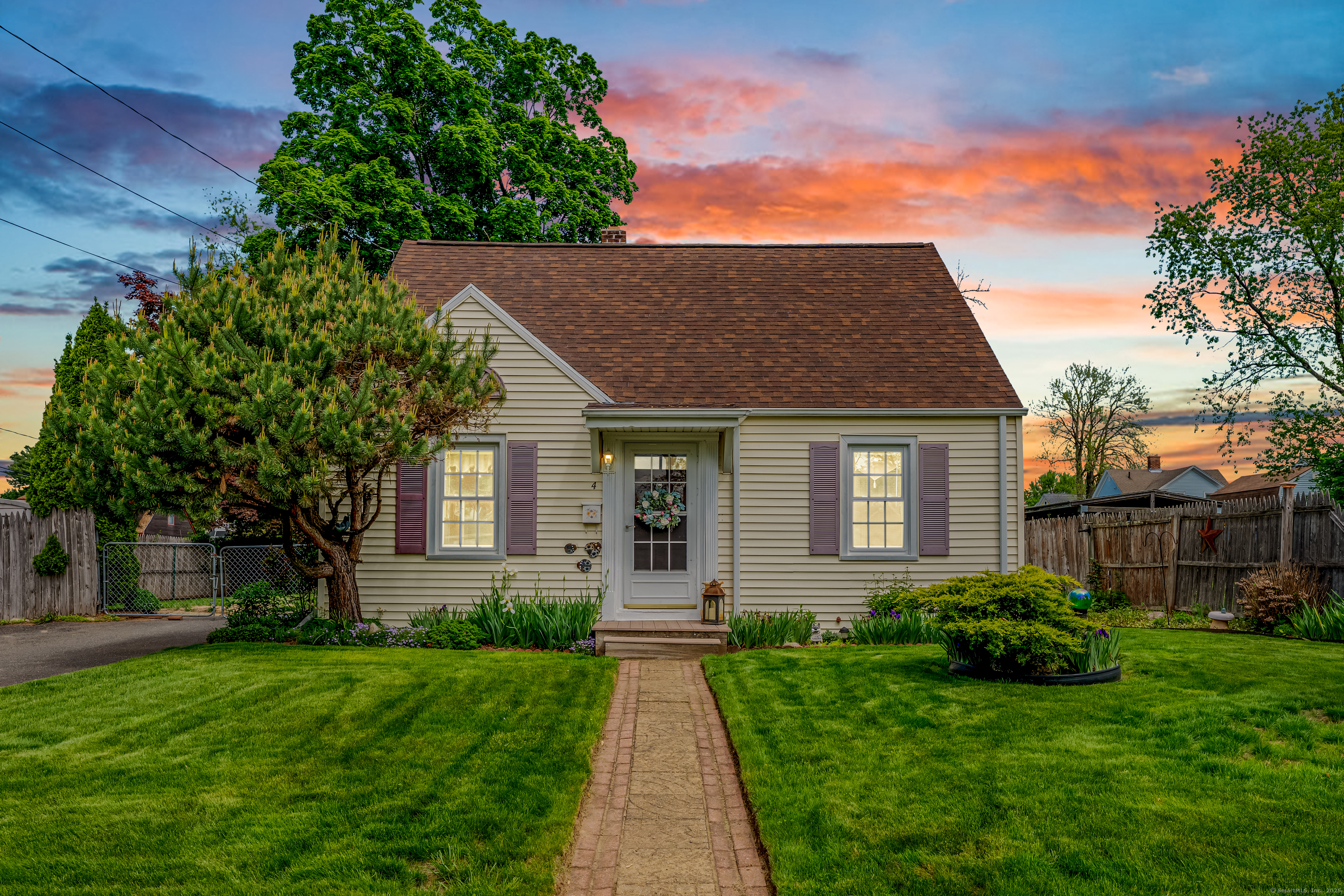 Property Photo: 4 Hockanum Drive CT 06118