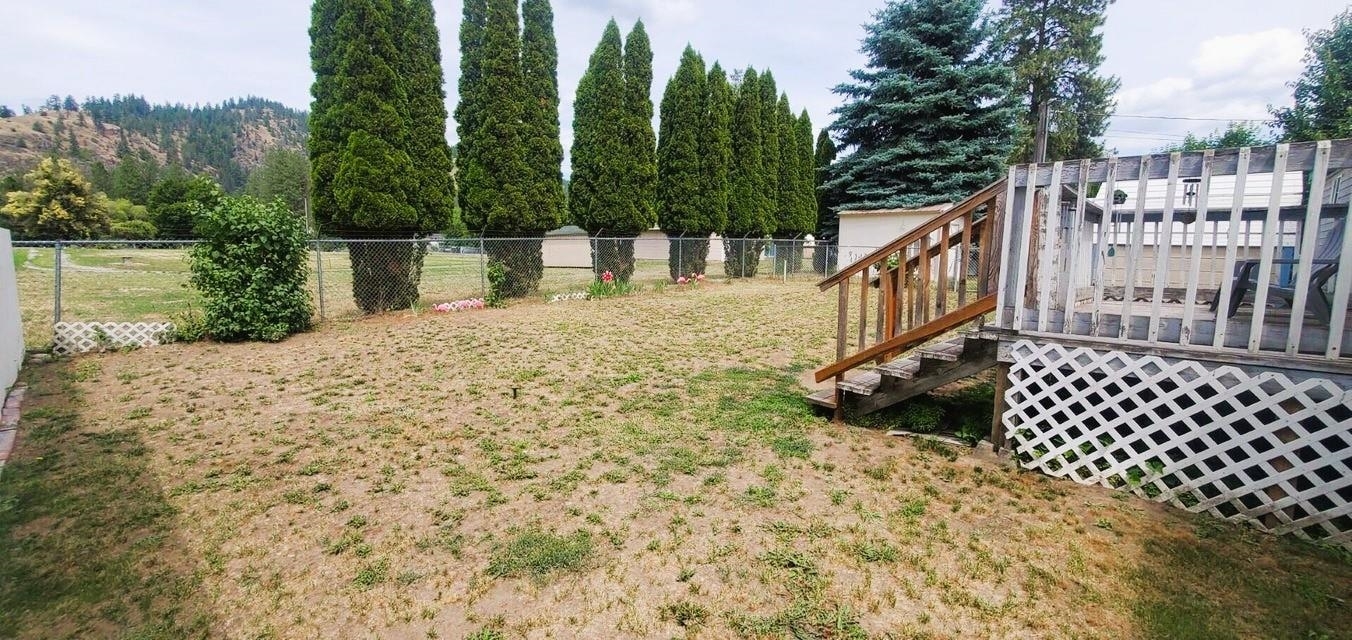 Property Photo:  890 #3 S Ivy St  WA 99141 