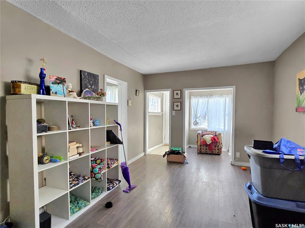 Property Photo: 312 E Avenue S SK S7M 1S1