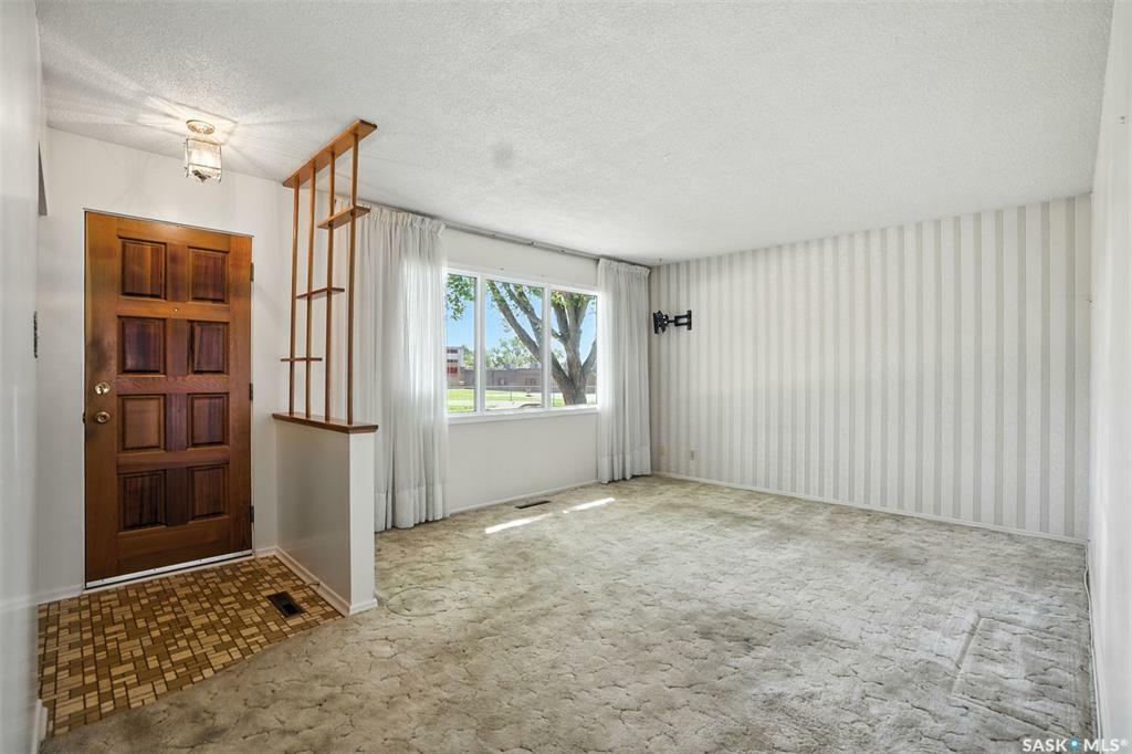 Property Photo: 233 Ottawa Avenue N SK S7L 3N9