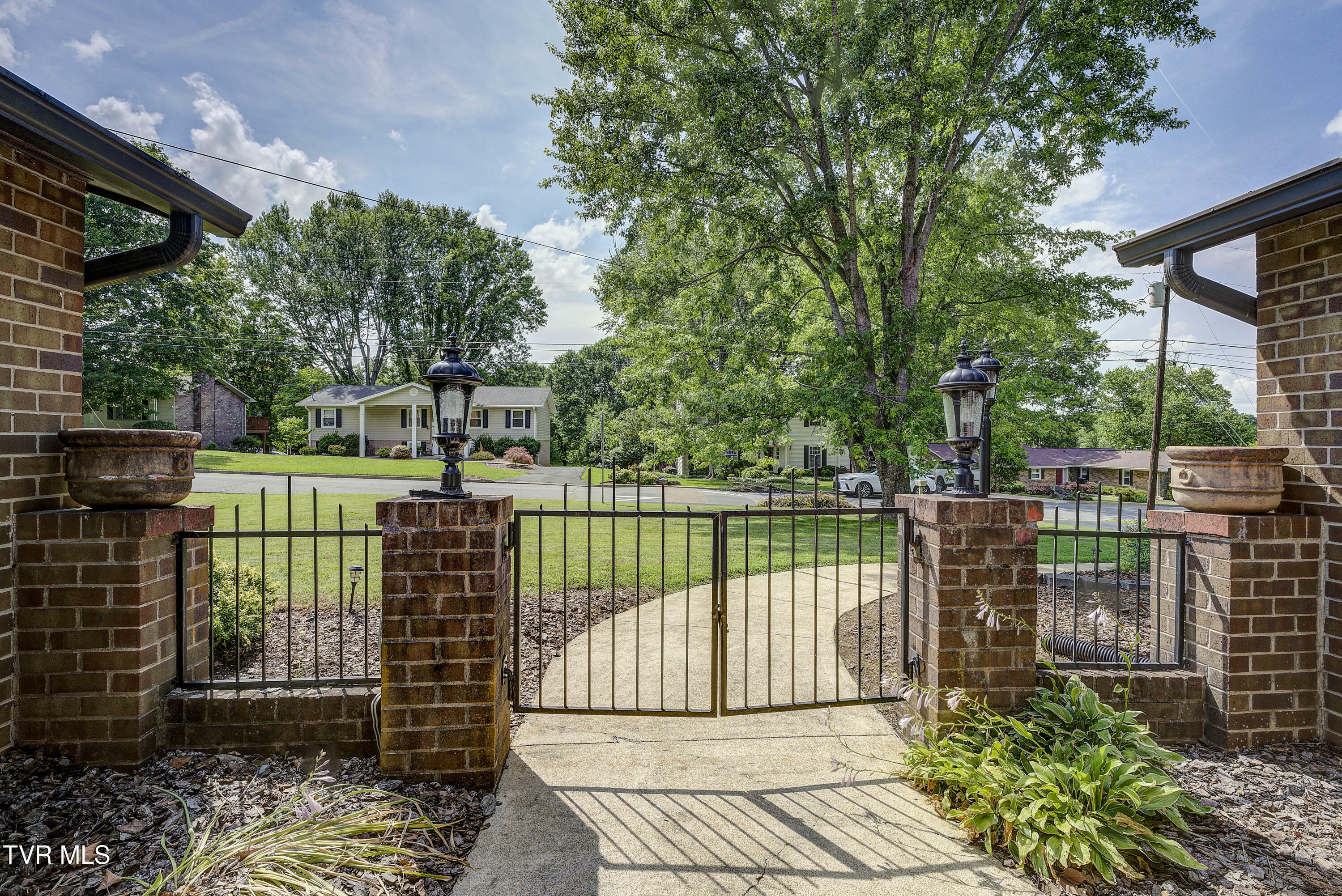 Property Photo: 1019 Somerset Drive TN 37604