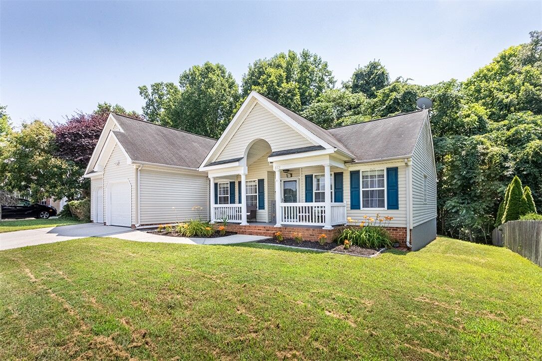 Property Photo: 8831 Fenwick Hills Parkway VA 23168