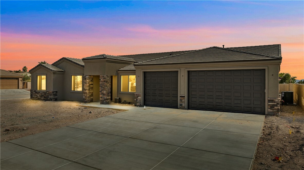 Property Photo: 989 Desert Nights Lane AZ 86429