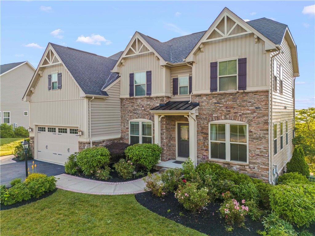 Property Photo: 4402 Walnut Ridge Cir PA 15057