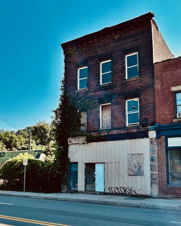 Property Photo: 4741 Irvine St PA 15207