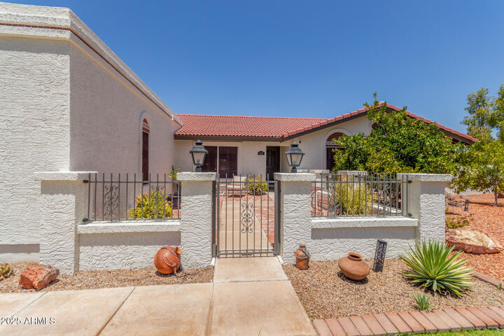 Property Photo:  636 E Mesquite Avenue  AZ 85296 