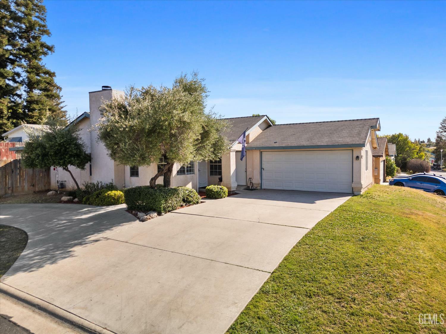 Property Photo: 6305 Wolfe Creek Drive CA 93306