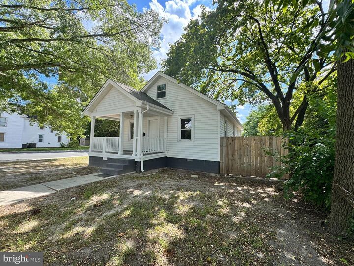 Property Photo:  304 E Lincoln Avenue  MD 21804 