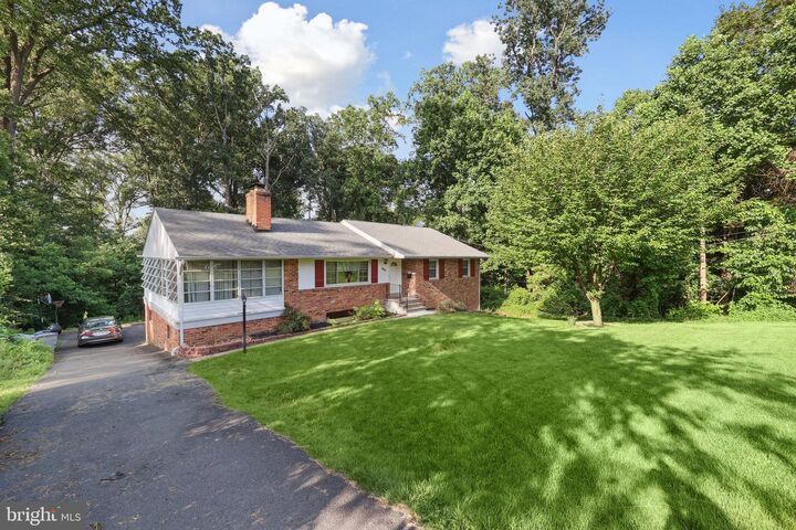 Property Photo: 7044 Cindy Lane VA 22003