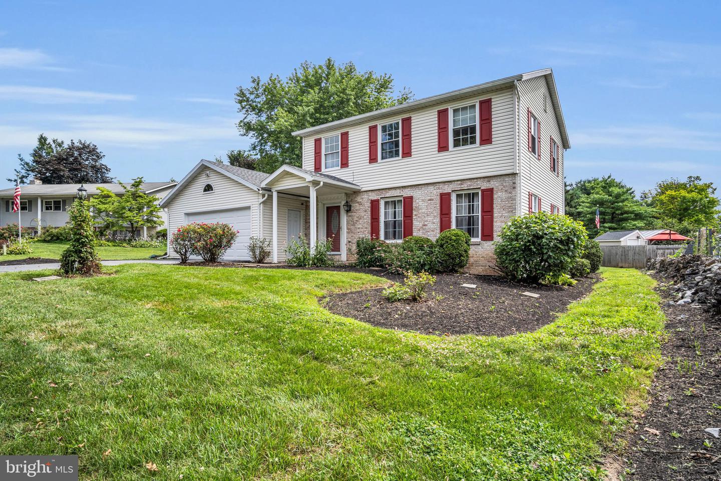 Property Photo:  18 Douglas Court  PA 17013 