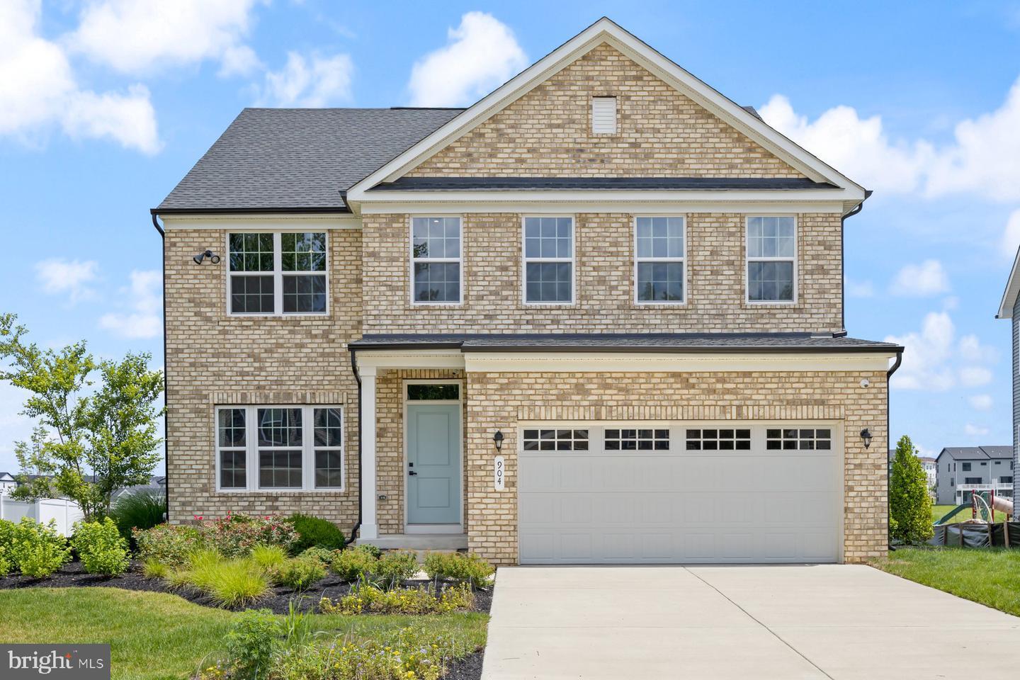 Property Photo: 904 Midbrook Ln MD 20716