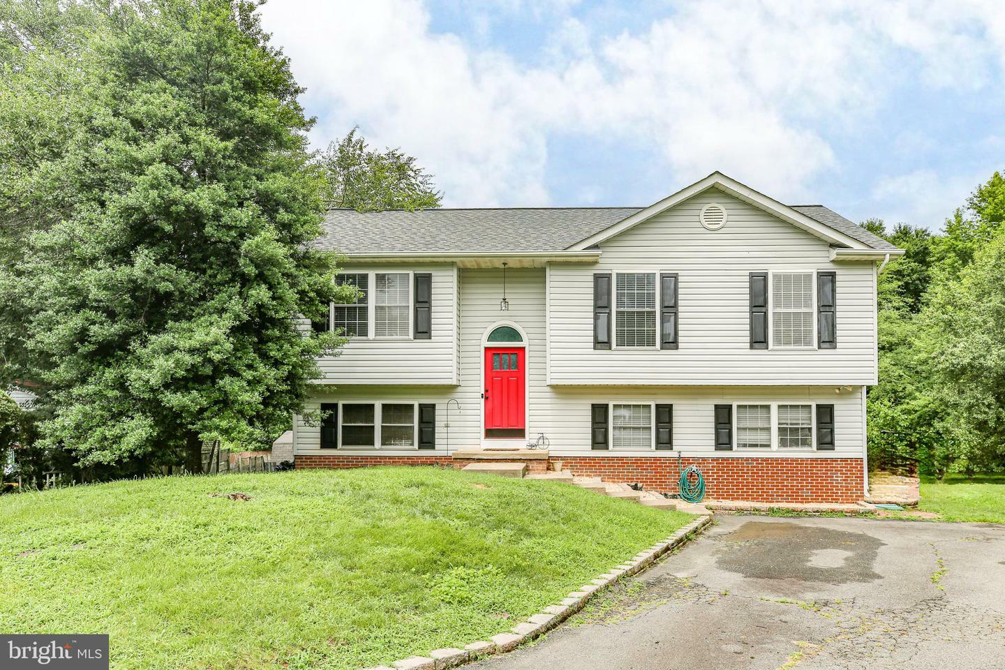 Property Photo:  10708 Live Oak Court  VA 22407 