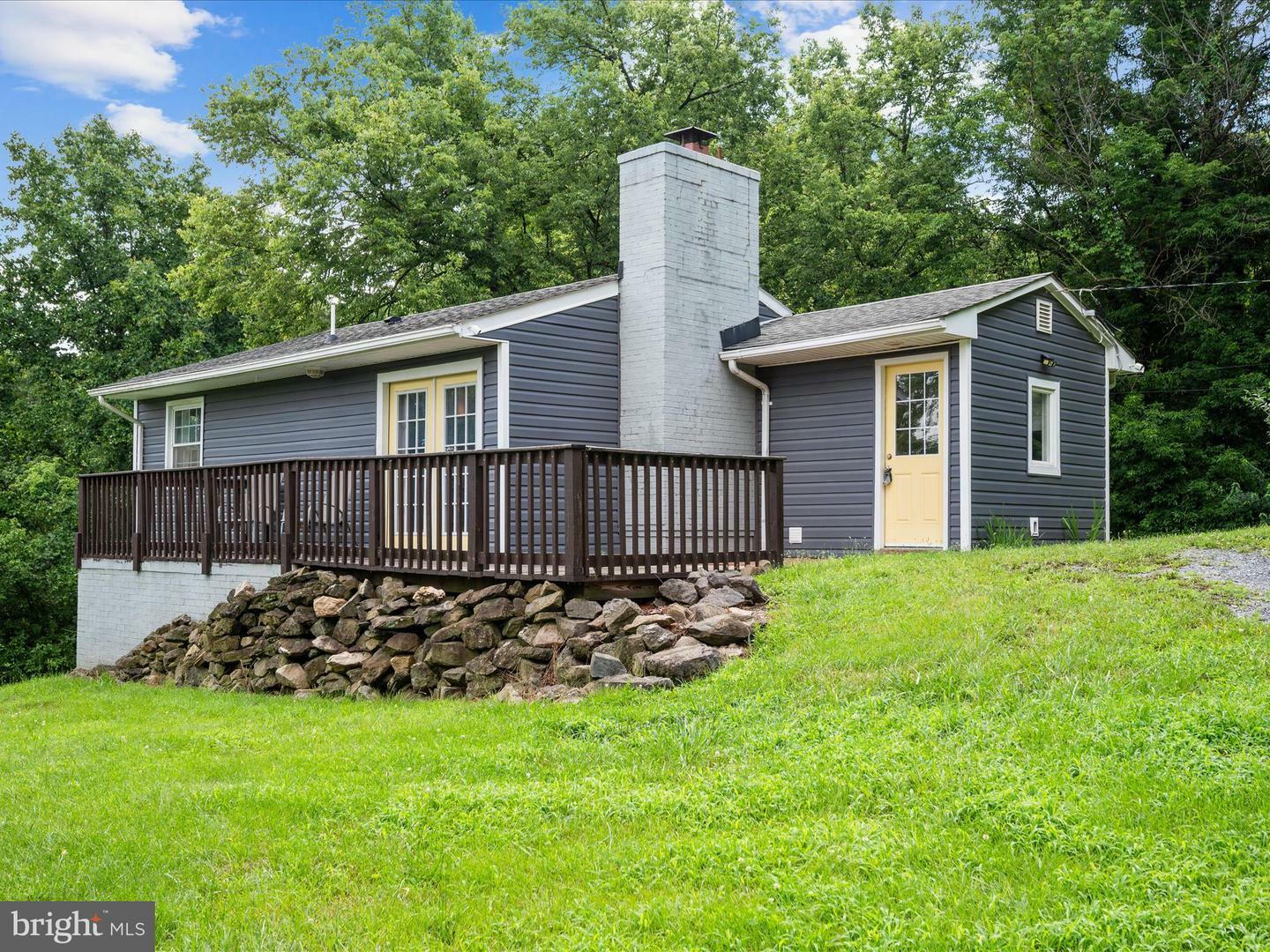 Property Photo: 19 Sleepy Hollow Road VA 22642