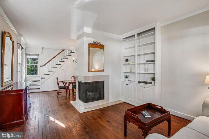 Property Photo: 210 Gibbon Street VA 22314