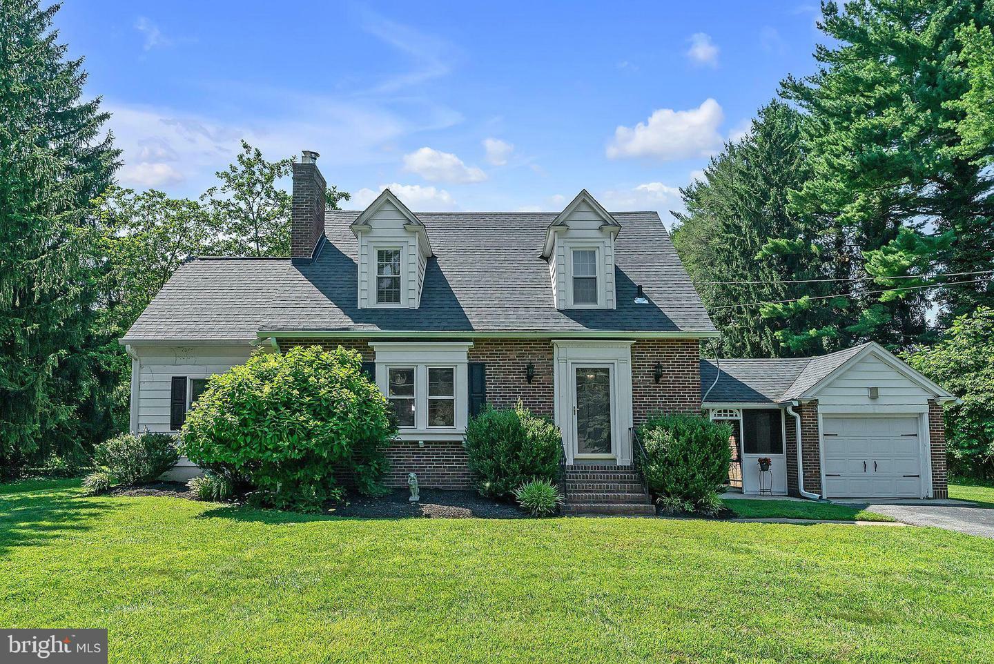 Property Photo: 31 Rabbit Run Road PA 19086
