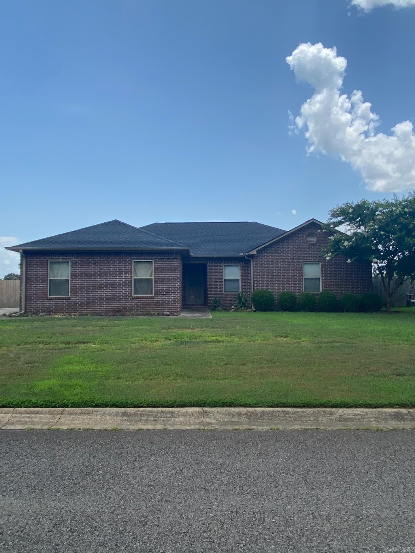 Property Photo: 13 Birchwood Dr AR 72176