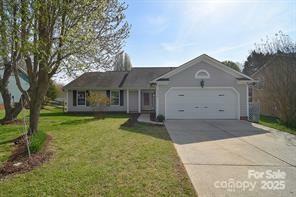 Property Photo: 2936 Walsingham Court NC 28105