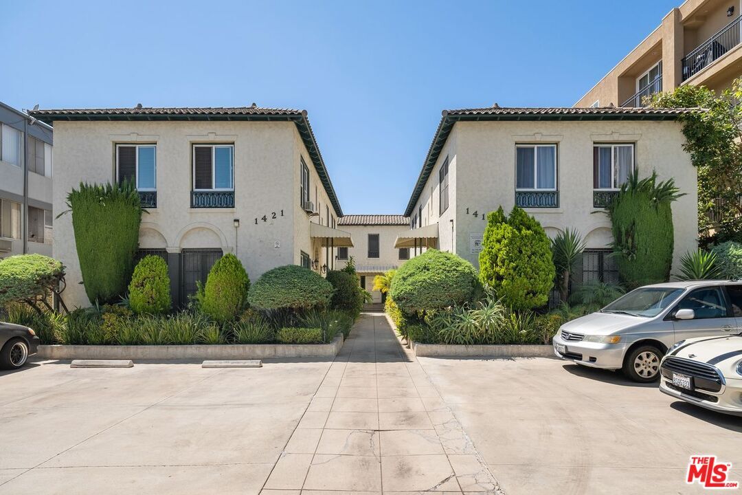 Property Photo:  1415 S St Andrews Pl  CA 90019 
