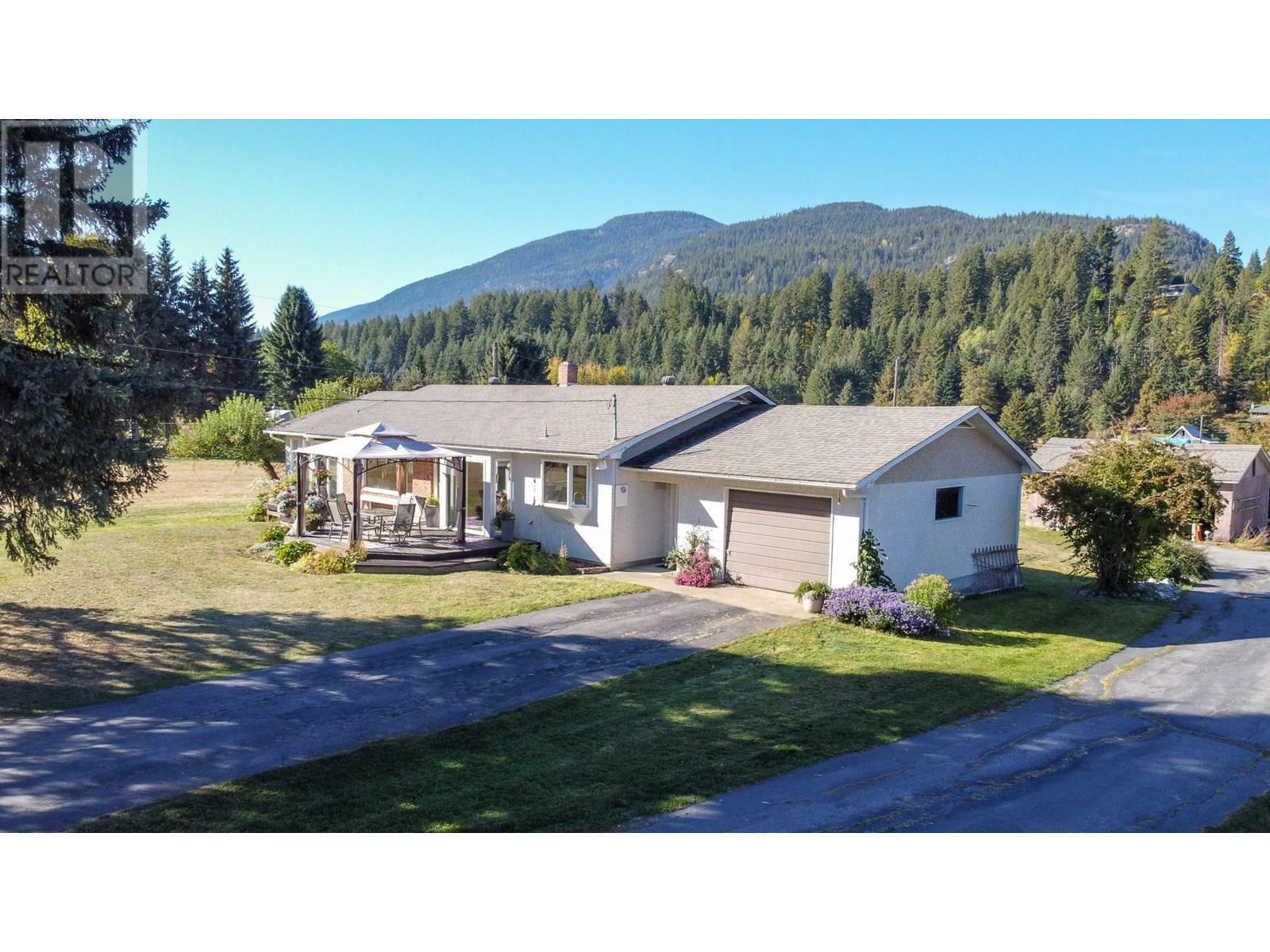 Property Photo: 2697 Shoreacres Road BC V1N 4R1