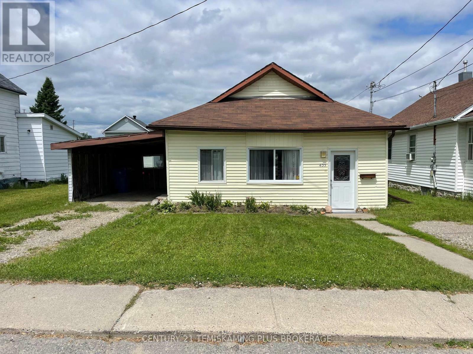 Property Photo: 435 Blackwall Street ON P0J 1K0